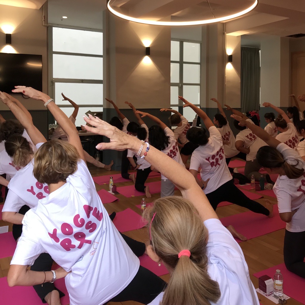 Groupe de femmes en séance de yoga