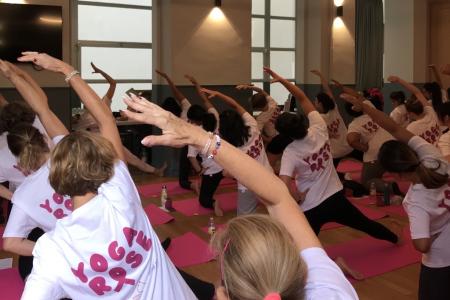 Groupe de femmes en séance de yoga